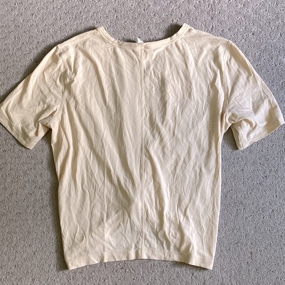 LULULEMON cream twist tee, Sz 6. - Picture 2 of 5